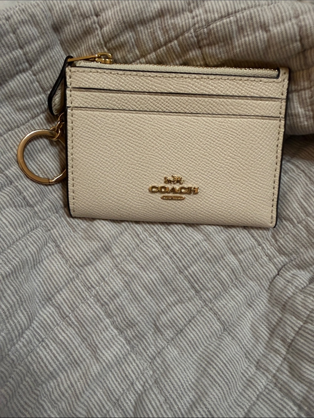 Coach Cream Leather Card Holder with Gold Key Ring - Picture 2 of 6